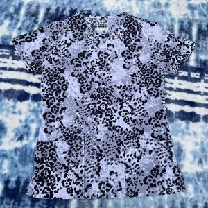 Strictly Scrubs Brand Animal Print Stretch V-Neck Nurse Medical Uniform Top XS